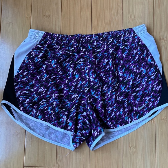 Lot of 2 Nike Women's Dri-Fit running shorts, medium - Picture 2 of 7